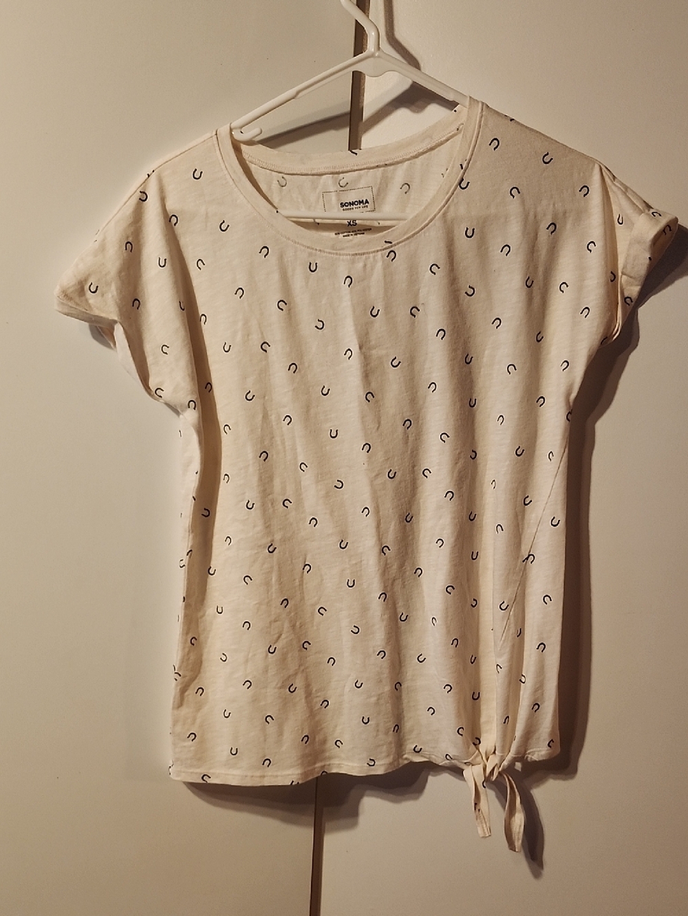 Western Boho Horsegirl Sonoma Cream Tee with Black Horseshoe Print and Tie Hem